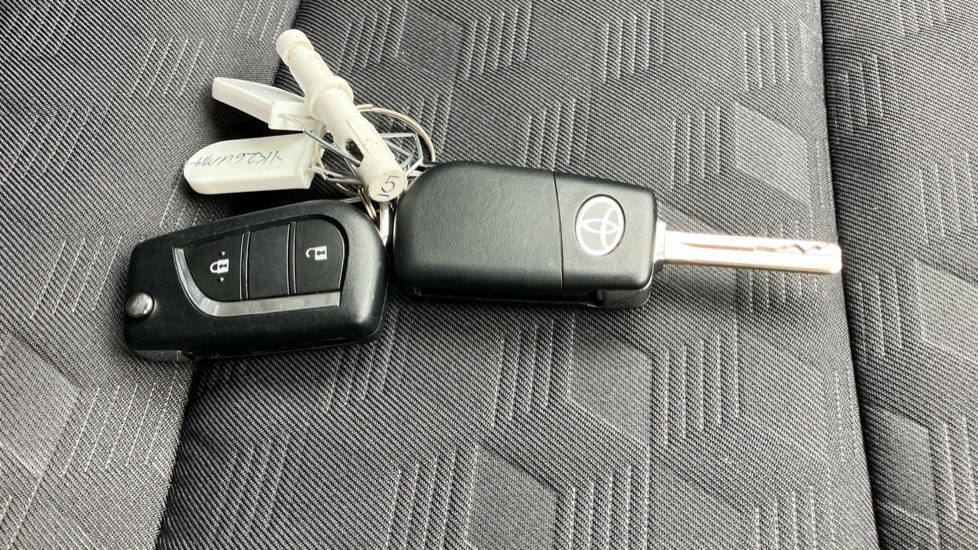 Toyota Yaris 1.5 Hybrid Icon 5dr CVT Hybrid Hatchback - Image 28