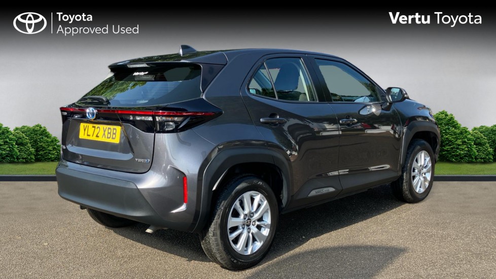 Toyota Yaris Cross 1.5 Hybrid Icon 5dr CVT Hybrid Estate - Image 2