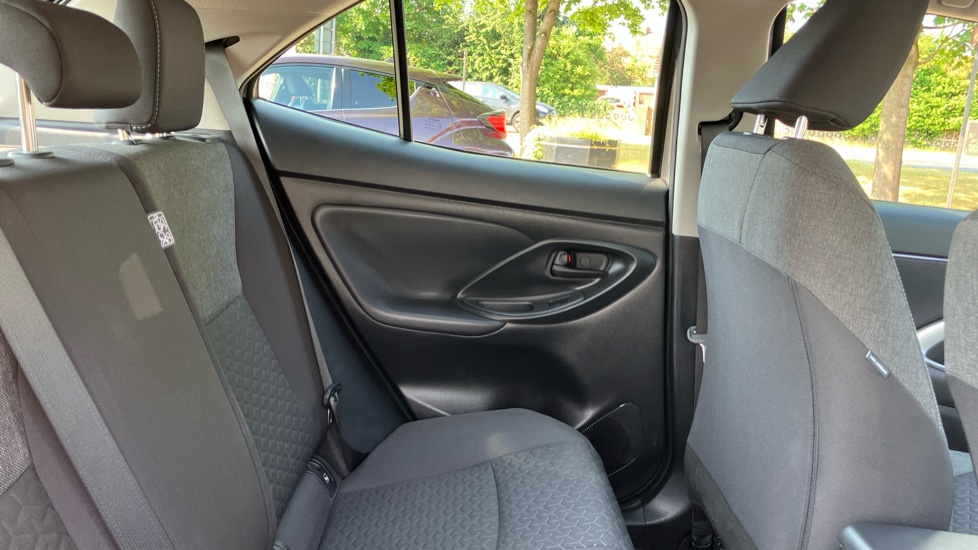 Toyota Yaris Cross 1.5 Hybrid Icon 5dr CVT Hybrid Estate - Image 8