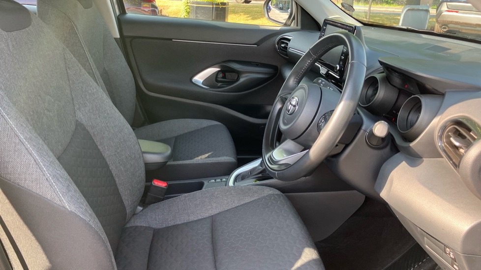 Toyota Yaris Cross 1.5 Hybrid Icon 5dr CVT Hybrid Estate - Image 12