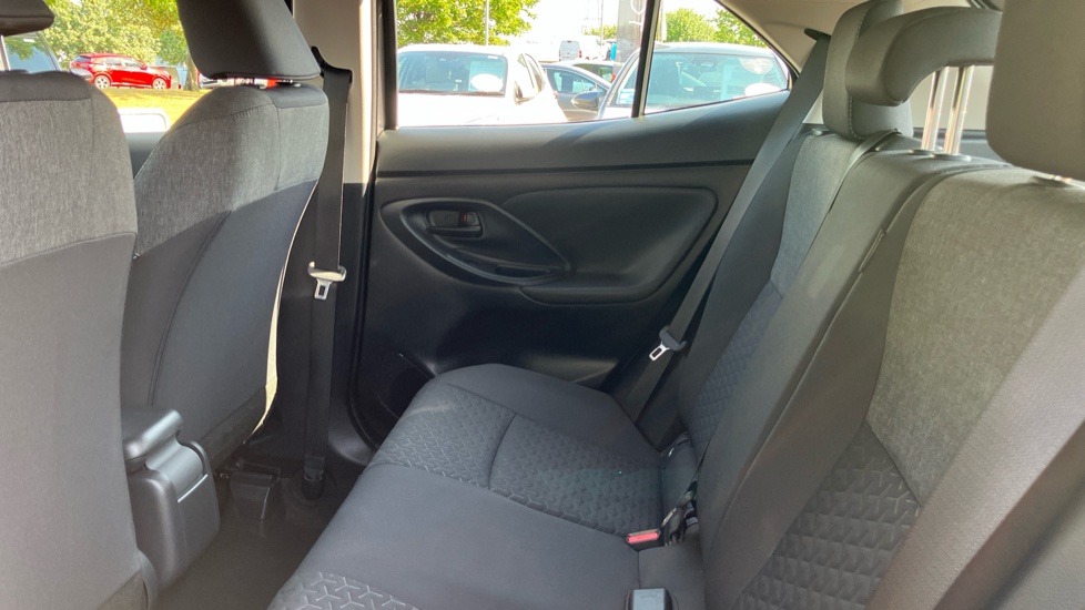Toyota Yaris Cross 1.5 Hybrid Icon 5dr CVT Hybrid Estate - Image 15