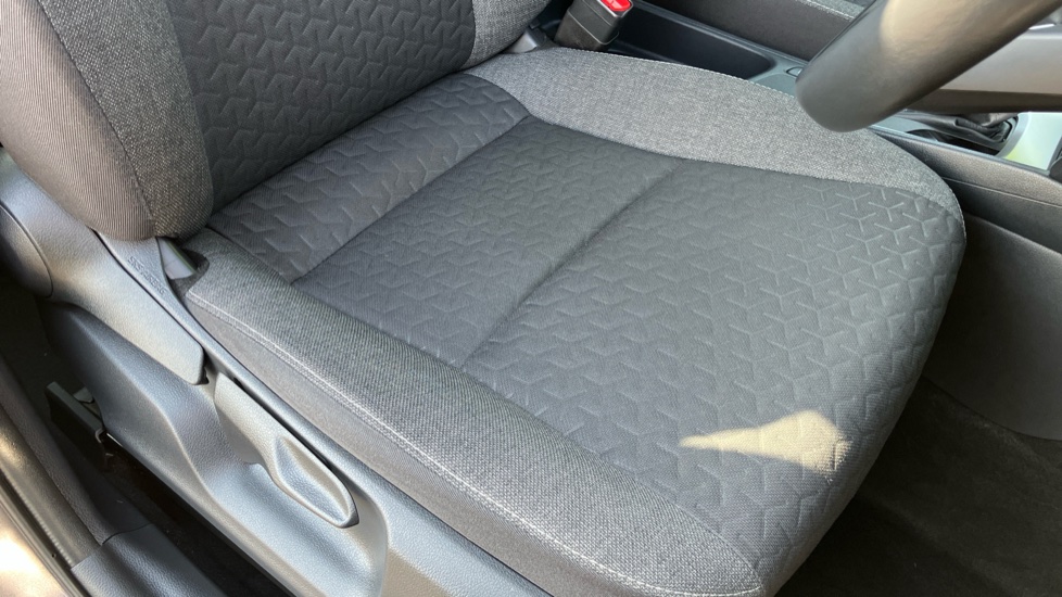 Toyota Yaris Cross 1.5 Hybrid Icon 5dr CVT Hybrid Estate - Image 17