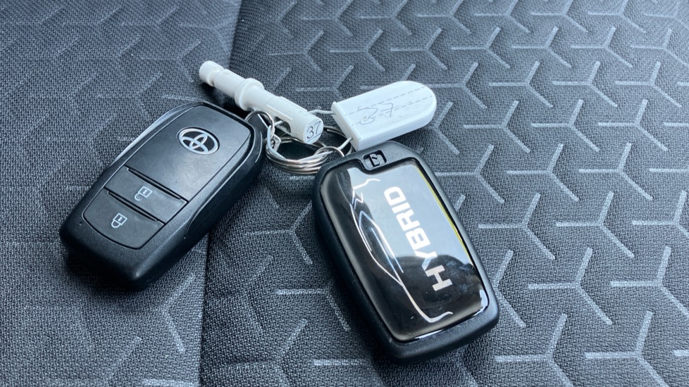 Toyota Yaris Cross 1.5 Hybrid Icon 5dr CVT Hybrid Estate - Image 28
