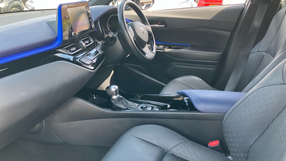 Toyota C-HR 1.8 Hybrid Dynamic 5dr CVT Hybrid Hatchback - Image 5