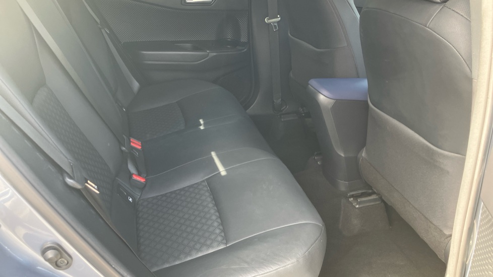 Toyota C-HR 1.8 Hybrid Dynamic 5dr CVT Hybrid Hatchback - Image 8