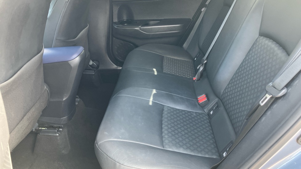 Toyota C-HR 1.8 Hybrid Dynamic 5dr CVT Hybrid Hatchback - Image 15
