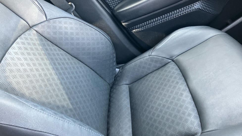 Toyota C-HR 1.8 Hybrid Dynamic 5dr CVT Hybrid Hatchback - Image 17