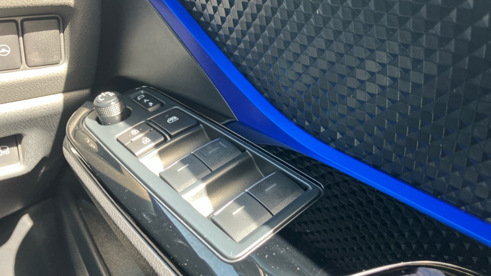 Toyota C-HR 1.8 Hybrid Dynamic 5dr CVT Hybrid Hatchback - Image 31