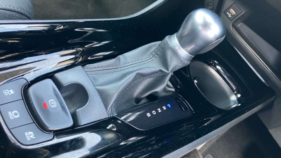 Toyota C-HR 1.8 Hybrid Dynamic 5dr CVT Hybrid Hatchback - Image 32