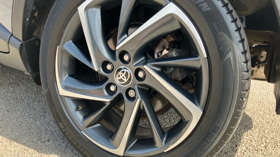 Toyota C-HR 1.8 Hybrid Dynamic 5dr CVT Hybrid Hatchback - Image 40