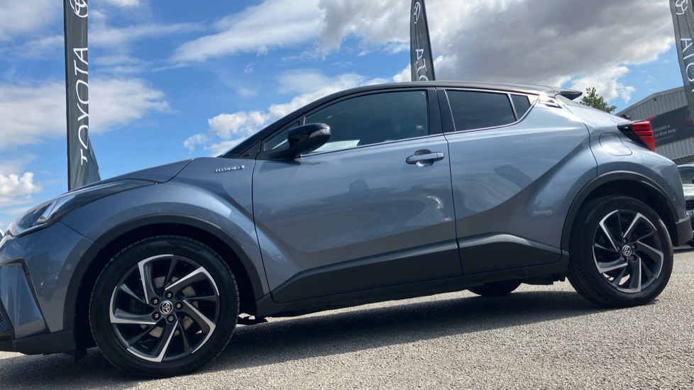 Toyota C-HR 1.8 Hybrid Dynamic 5dr CVT Hybrid Hatchback - Image 48