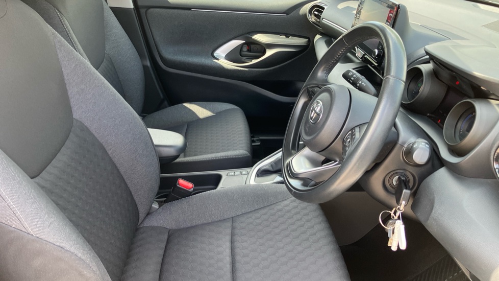 Toyota Yaris 1.5 Hybrid Design 5dr CVT Hybrid Hatchback - Image 12