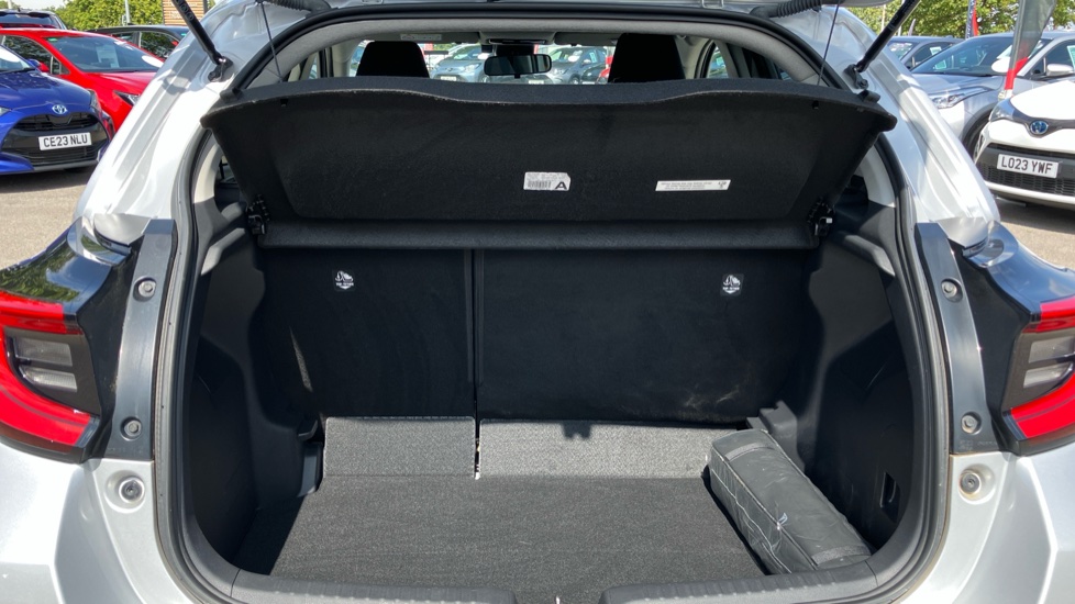 Toyota Yaris 1.5 Hybrid Design 5dr CVT Hybrid Hatchback - Image 13