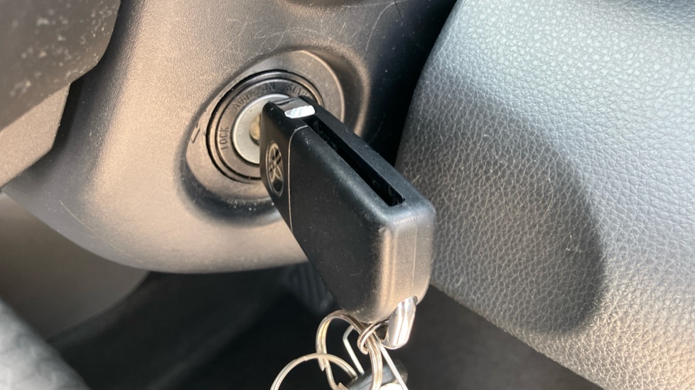 Toyota Yaris 1.5 Hybrid Design 5dr CVT Hybrid Hatchback - Image 16
