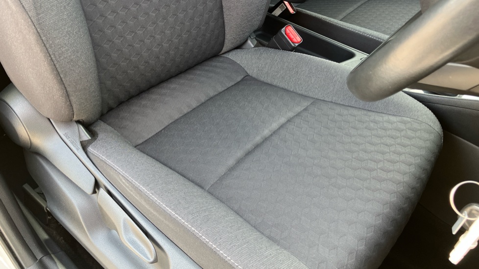 Toyota Yaris 1.5 Hybrid Design 5dr CVT Hybrid Hatchback - Image 17