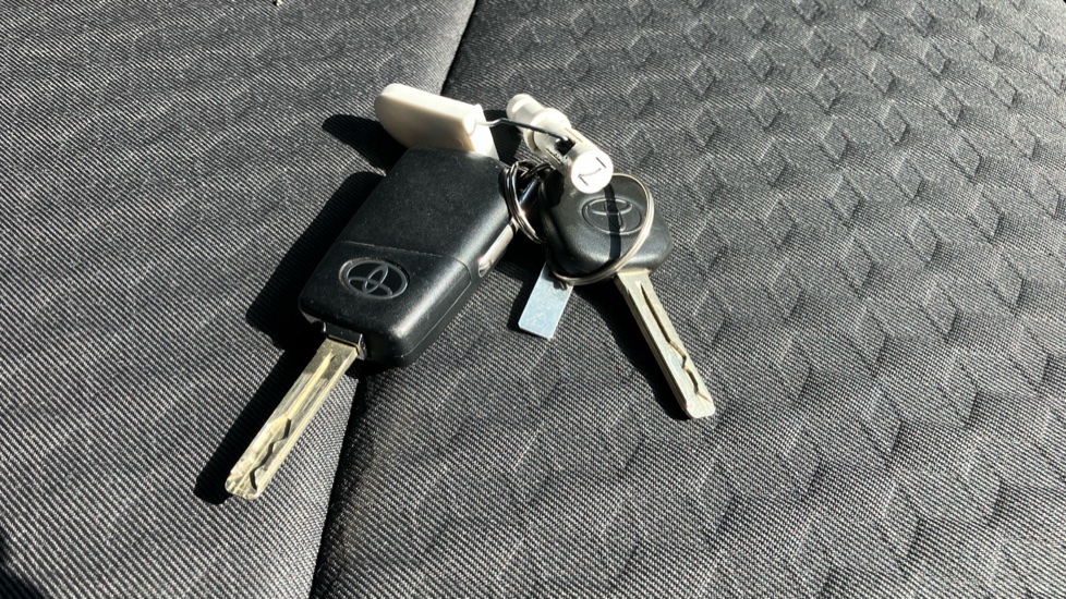 Toyota Yaris 1.5 Hybrid Design 5dr CVT Hybrid Hatchback - Image 28