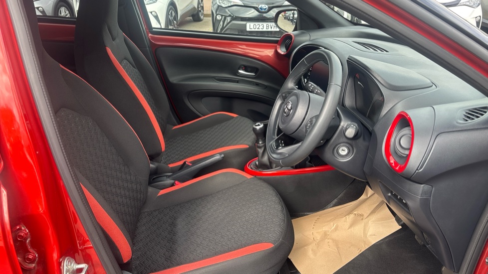Toyota Aygo X 1.0 VVT-i Edge 5dr Petrol Hatchback - Image 12