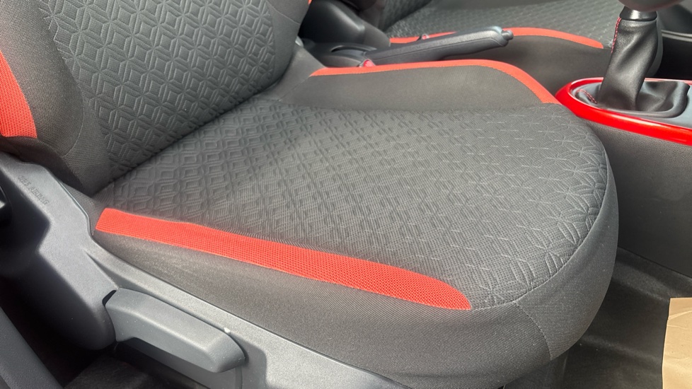 Toyota Aygo X 1.0 VVT-i Edge 5dr Petrol Hatchback - Image 17