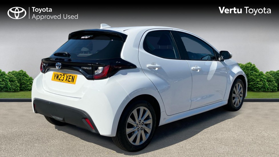 Toyota Yaris 1.5 Hybrid Icon 5dr CVT Hybrid Hatchback - Image 2