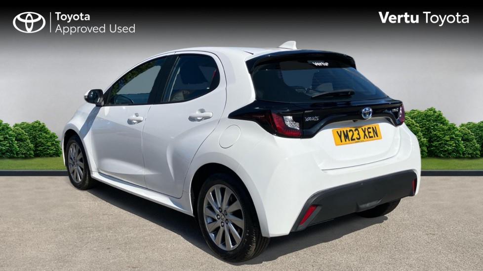 Toyota Yaris 1.5 Hybrid Icon 5dr CVT Hybrid Hatchback - Image 4