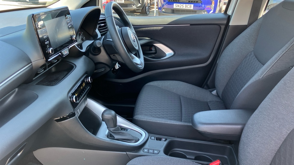 Toyota Yaris 1.5 Hybrid Icon 5dr CVT Hybrid Hatchback - Image 5