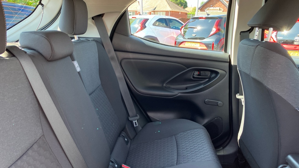 Toyota Yaris 1.5 Hybrid Icon 5dr CVT Hybrid Hatchback - Image 8