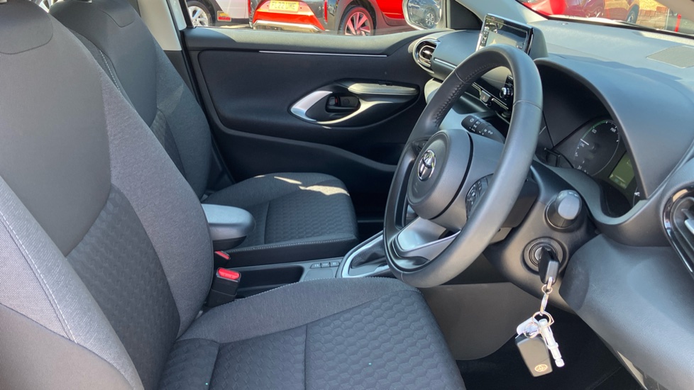 Toyota Yaris 1.5 Hybrid Icon 5dr CVT Hybrid Hatchback - Image 12