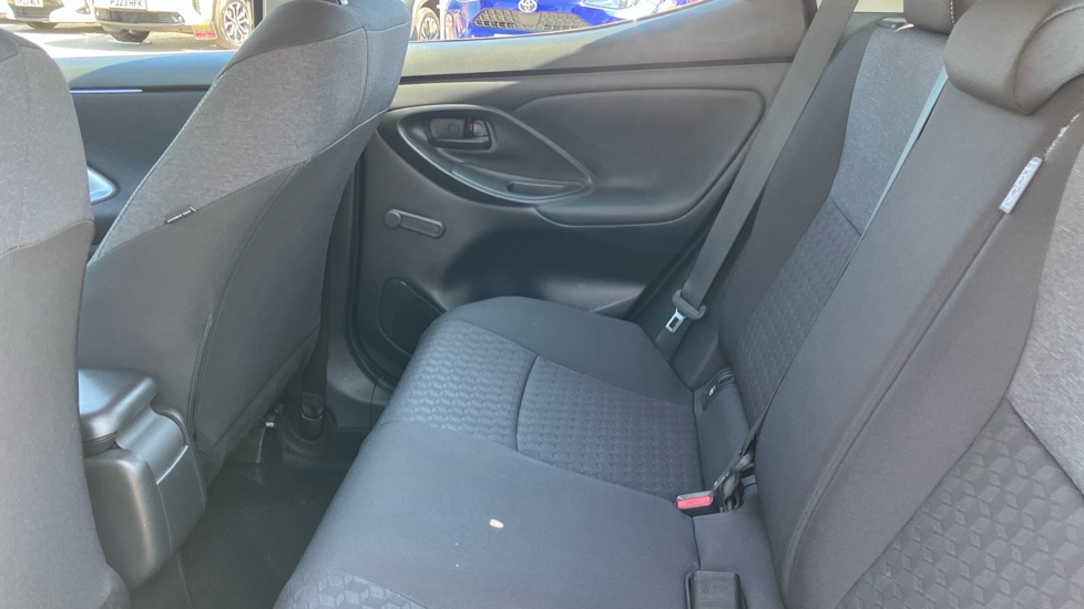 Toyota Yaris 1.5 Hybrid Icon 5dr CVT Hybrid Hatchback - Image 15