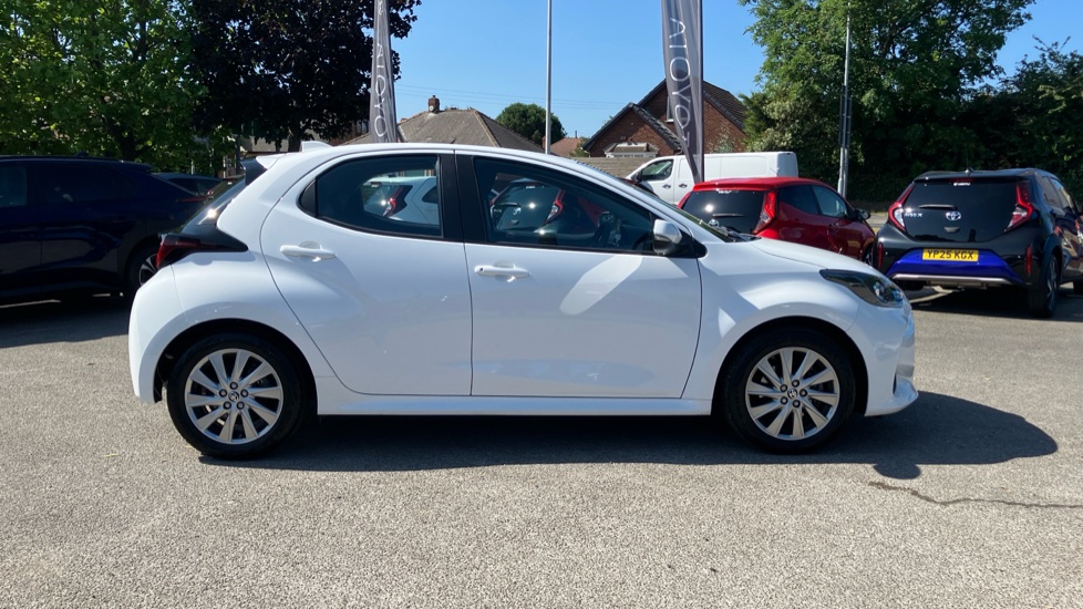 Toyota Yaris 1.5 Hybrid Icon 5dr CVT Hybrid Hatchback - Image 23