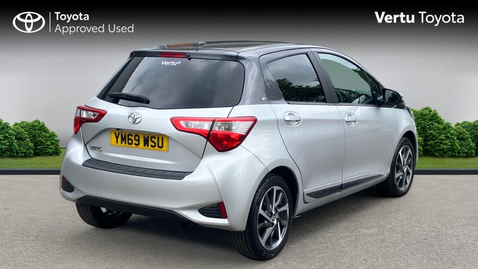 Toyota Yaris 1.5 VVT-i Y20 5dr CVT [Bi-tone] Petrol Hatchback - Image 2