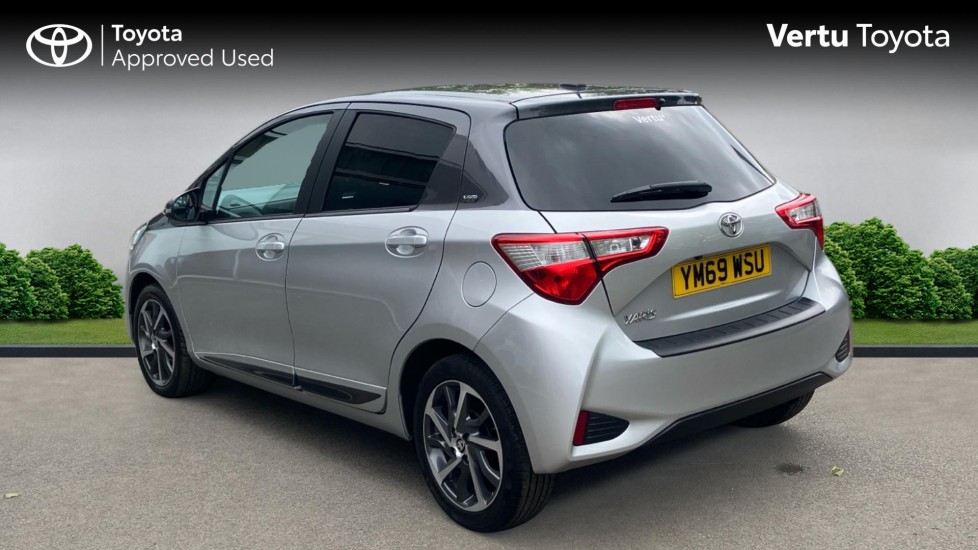 Toyota Yaris 1.5 VVT-i Y20 5dr CVT [Bi-tone] Petrol Hatchback - Image 4