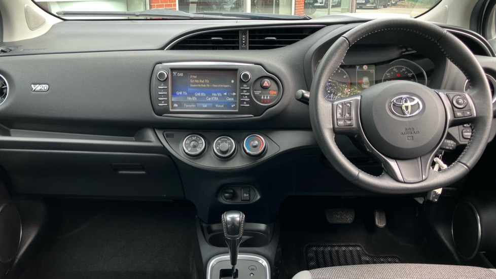 Toyota Yaris 1.5 VVT-i Y20 5dr CVT [Bi-tone] Petrol Hatchback - Image 6