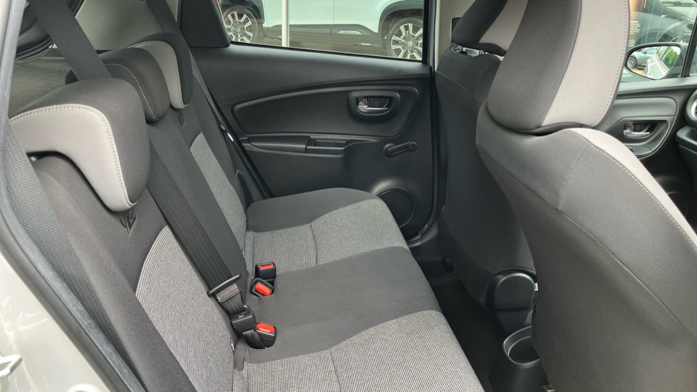 Toyota Yaris 1.5 VVT-i Y20 5dr CVT [Bi-tone] Petrol Hatchback - Image 8