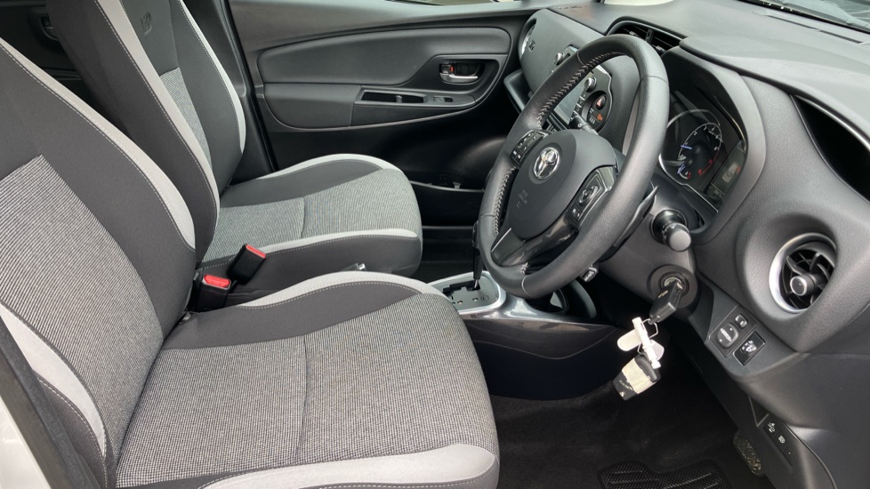 Toyota Yaris 1.5 VVT-i Y20 5dr CVT [Bi-tone] Petrol Hatchback - Image 12