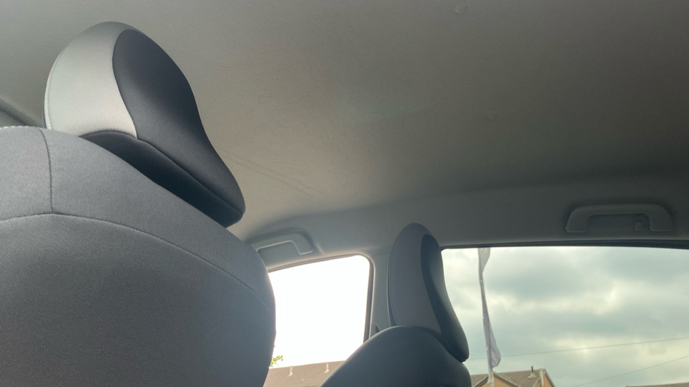 Toyota Yaris 1.5 VVT-i Y20 5dr CVT [Bi-tone] Petrol Hatchback - Image 19