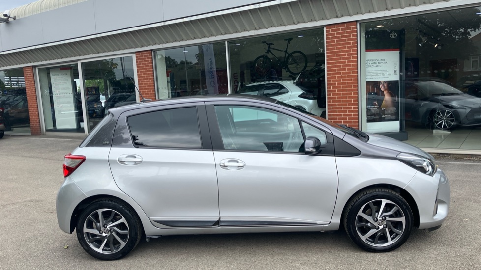 Toyota Yaris 1.5 VVT-i Y20 5dr CVT [Bi-tone] Petrol Hatchback - Image 23