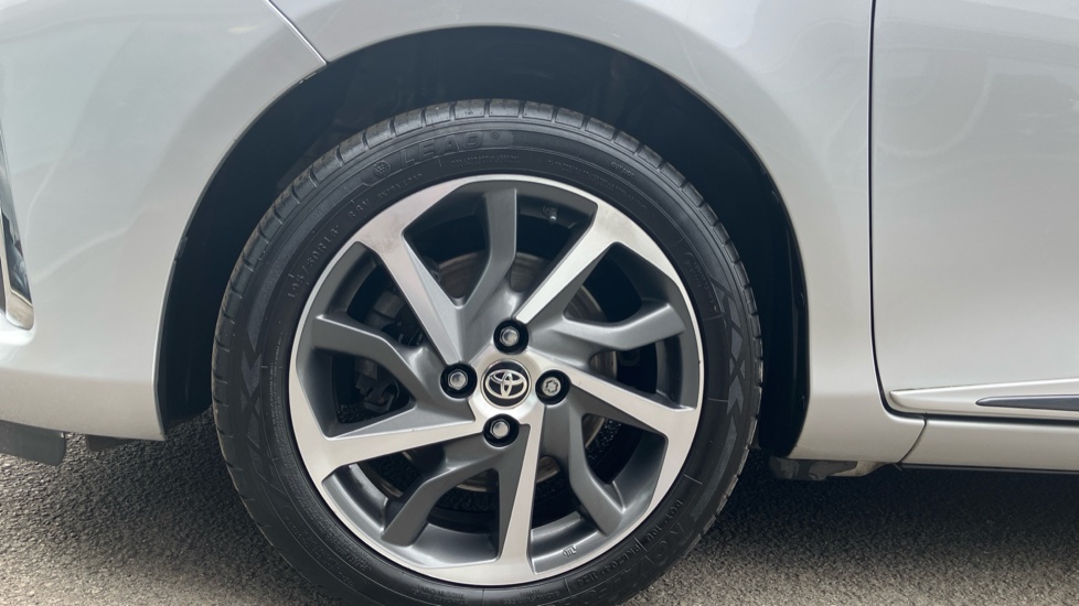 Toyota Yaris 1.5 VVT-i Y20 5dr CVT [Bi-tone] Petrol Hatchback - Image 25