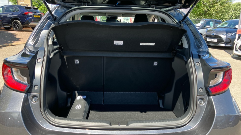 Toyota Yaris 1.5 Hybrid Icon 5dr CVT Hybrid Hatchback - Image 13