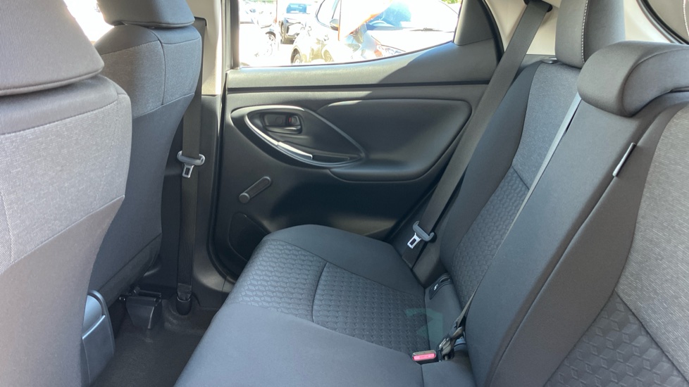 Toyota Yaris 1.5 Hybrid Icon 5dr CVT Hybrid Hatchback - Image 15