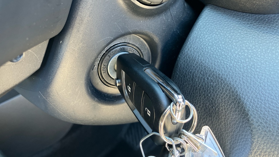 Toyota Yaris 1.5 Hybrid Icon 5dr CVT Hybrid Hatchback - Image 16