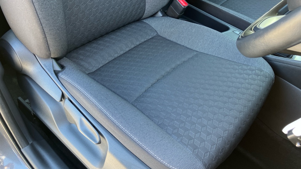 Toyota Yaris 1.5 Hybrid Icon 5dr CVT Hybrid Hatchback - Image 17