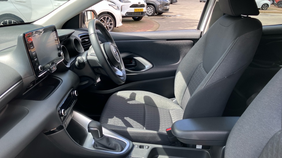 Toyota Yaris 1.5 Hybrid Design 5dr CVT Hybrid Hatchback - Image 5