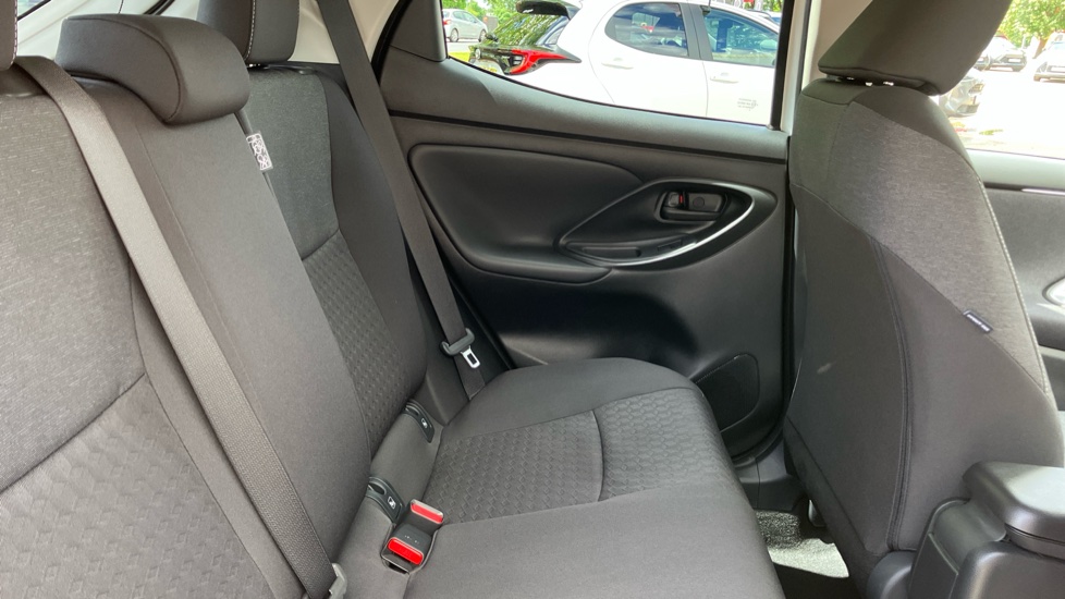 Toyota Yaris 1.5 Hybrid Design 5dr CVT Hybrid Hatchback - Image 8