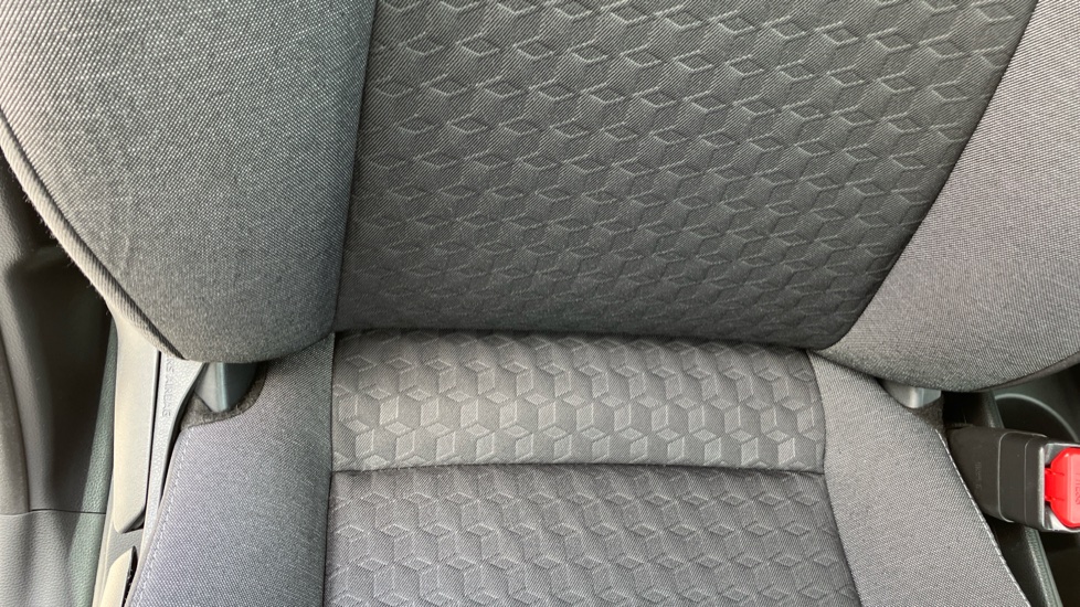 Toyota Yaris 1.5 Hybrid Design 5dr CVT Hybrid Hatchback - Image 14
