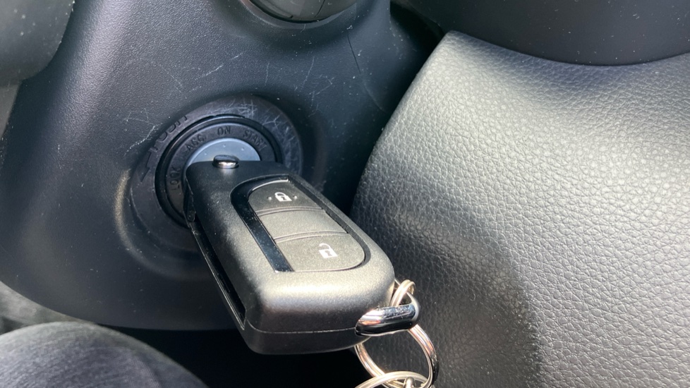 Toyota Yaris 1.5 Hybrid Design 5dr CVT Hybrid Hatchback - Image 16