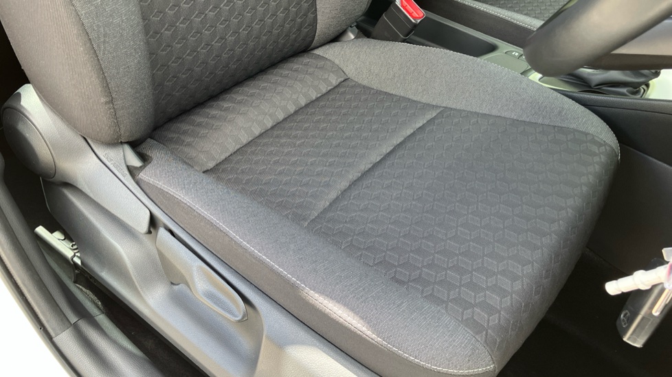 Toyota Yaris 1.5 Hybrid Design 5dr CVT Hybrid Hatchback - Image 17
