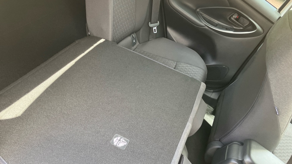 Toyota Yaris 1.5 Hybrid Design 5dr CVT Hybrid Hatchback - Image 18