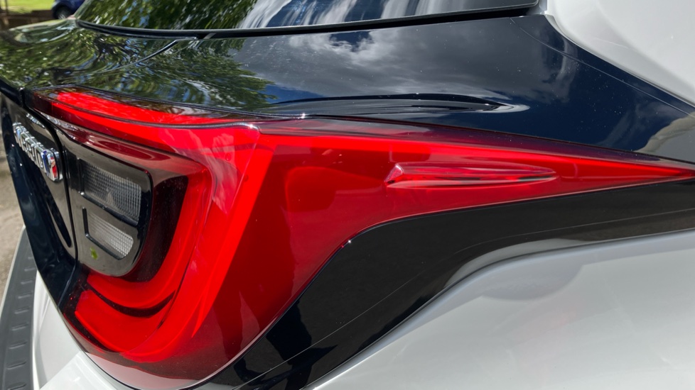Toyota Yaris 1.5 Hybrid Design 5dr CVT Hybrid Hatchback - Image 21