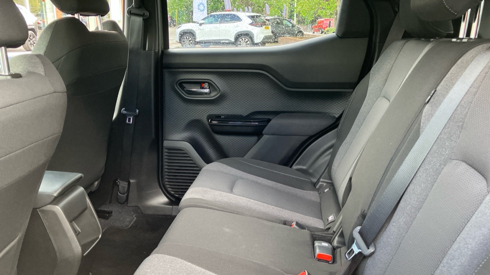 Toyota Urbancruiser 128kW Design 61kWh 5dr Auto Electric Estate - Image 15