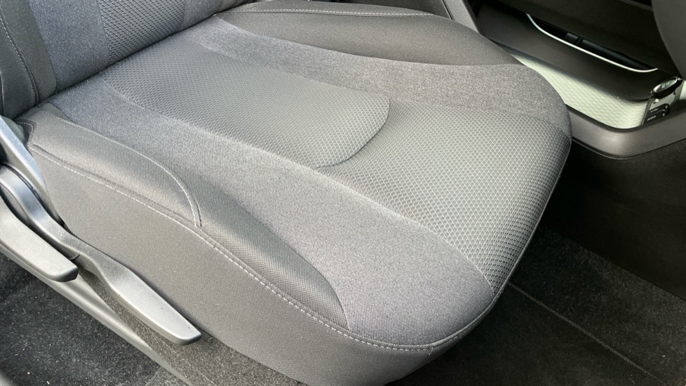 Toyota Urbancruiser 128kW Design 61kWh 5dr Auto Electric Estate - Image 17